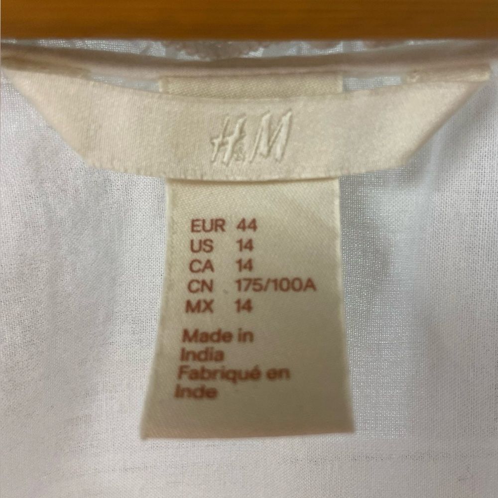H&M White Eyelet Bell Sleeve Top Size 14 - Picture 6 of 6